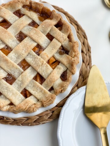 Vegan persimmon pie